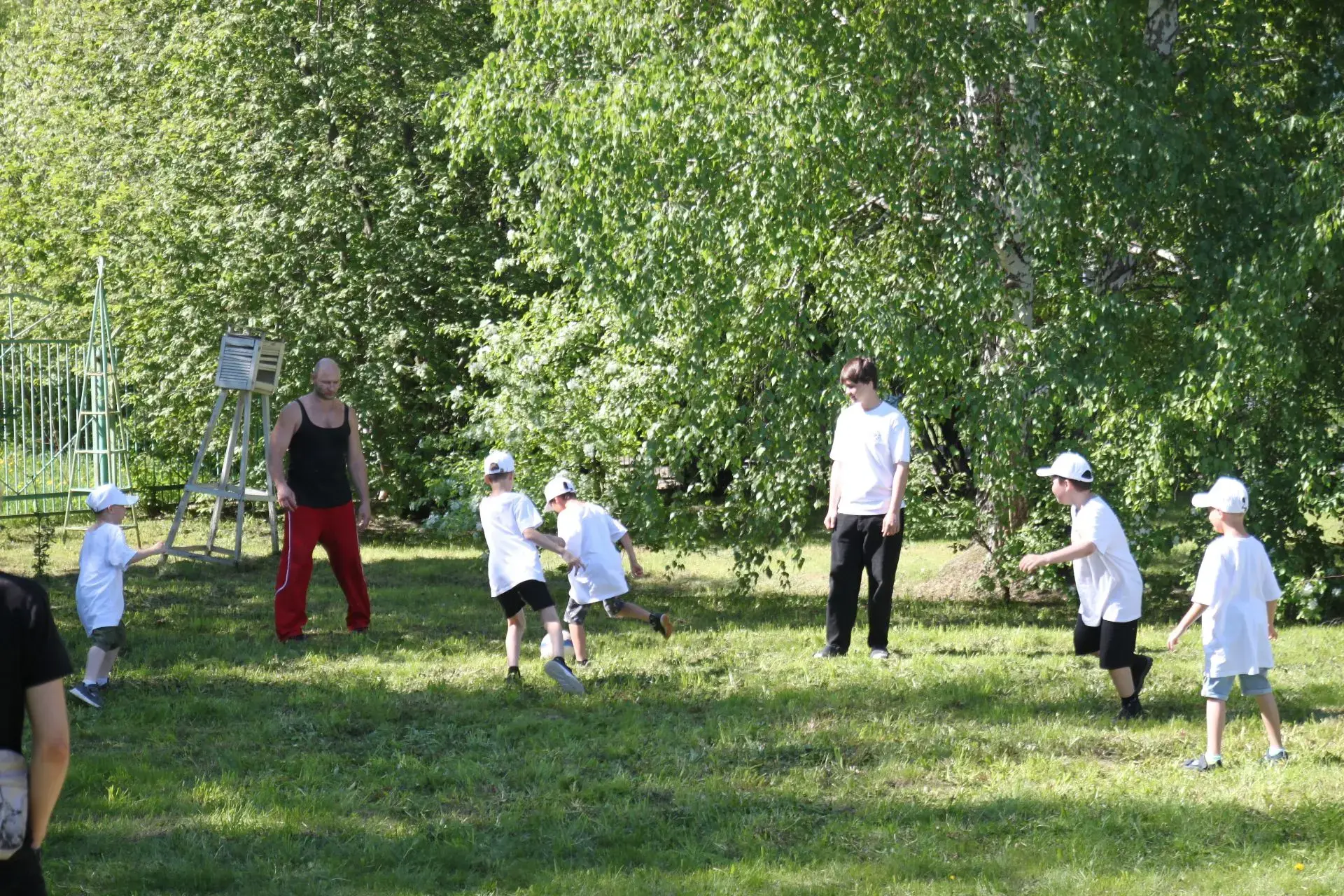В корпусе «Светлый» лагеря «Звёздный» ☀🏕 дни проходят в идеальном балансе между физической активнос