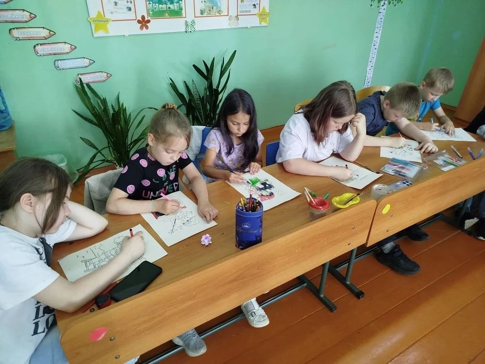 День профессий "Все профессии важны".

Сегодня 16 июня в нашем пришкольном лагере ТЕРЕМОК прошёл Ден