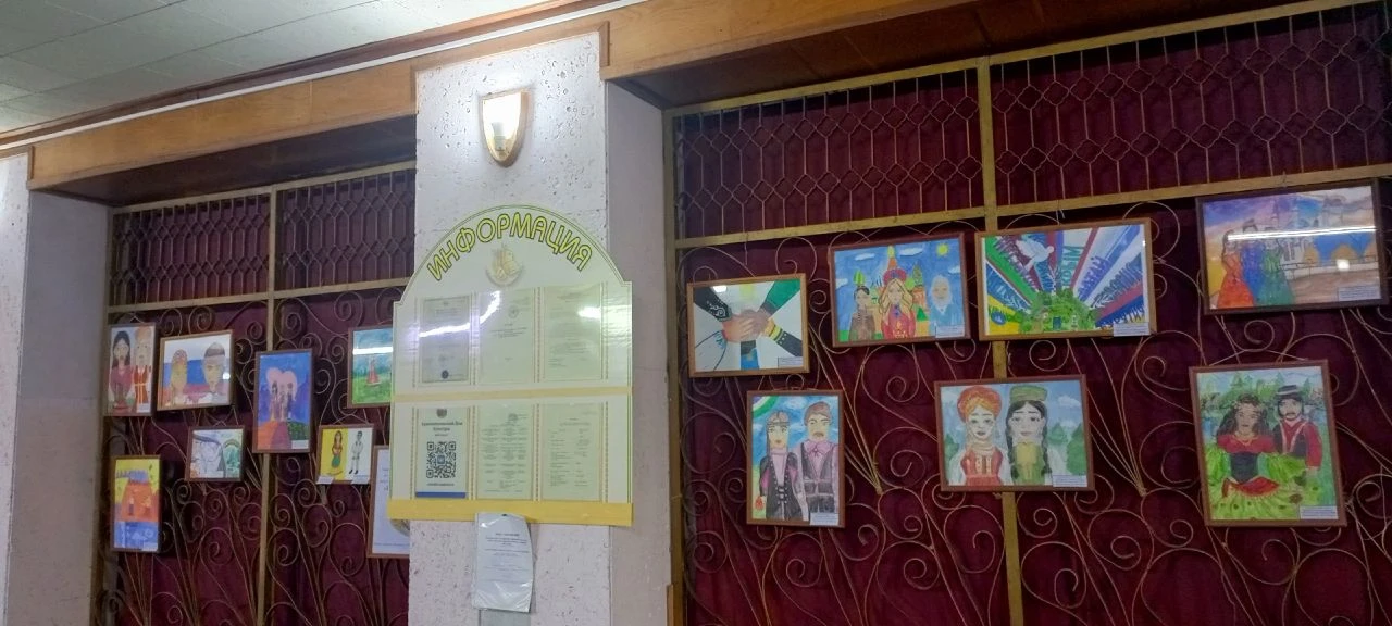 🇷🇺🖼️ Выставку "Палитра народов России" подготовили обучающиеся отделения Изобразительное искусств