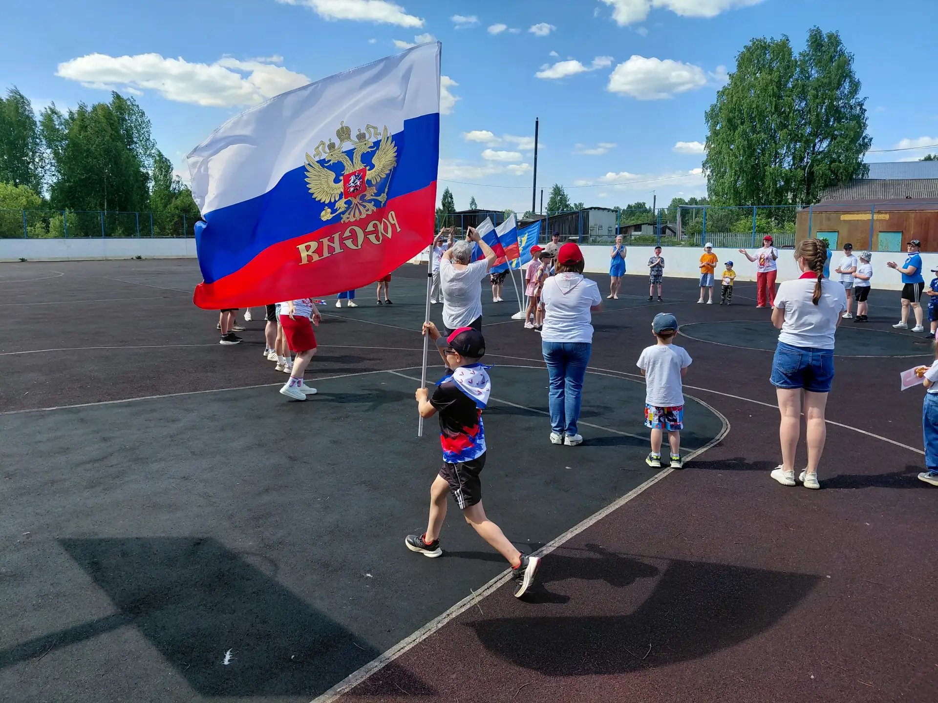 Еще больше фото о Дне России в Боговарове в нашем альбоме в группе ВК "Газета "Колос": https://vk.ru
