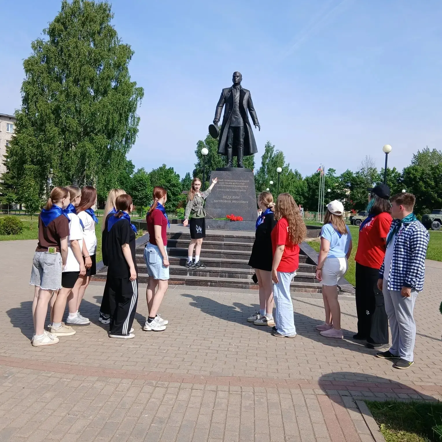 ⚡По страницам нашей истории
⚡Старшеклассники, лидеры и активисты Движения Первых нашей школы, подгот