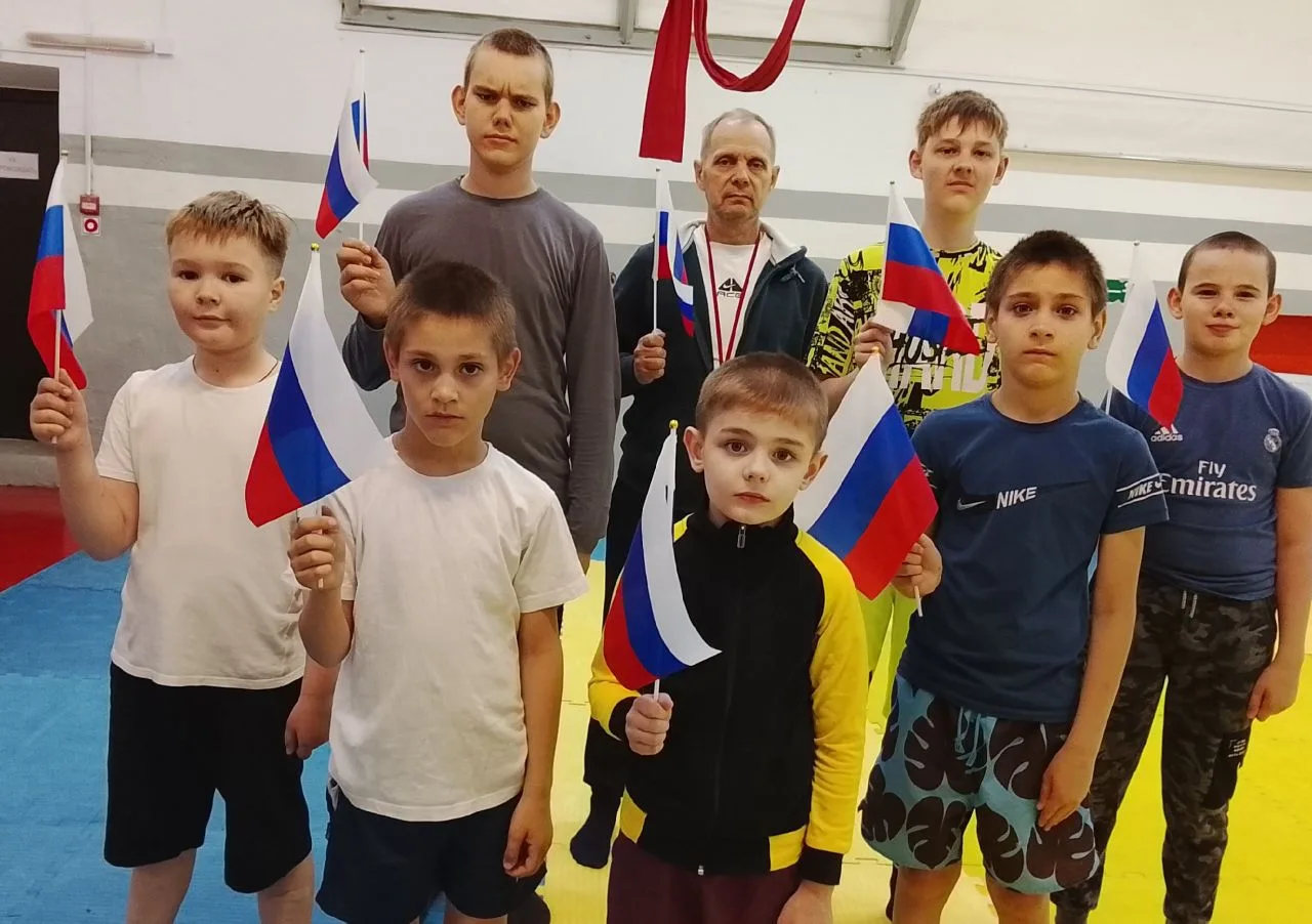 В предверии патриотического праздника 🇷🇺День России 🇷🇺 обучающиеся отделения каратэ под руководс