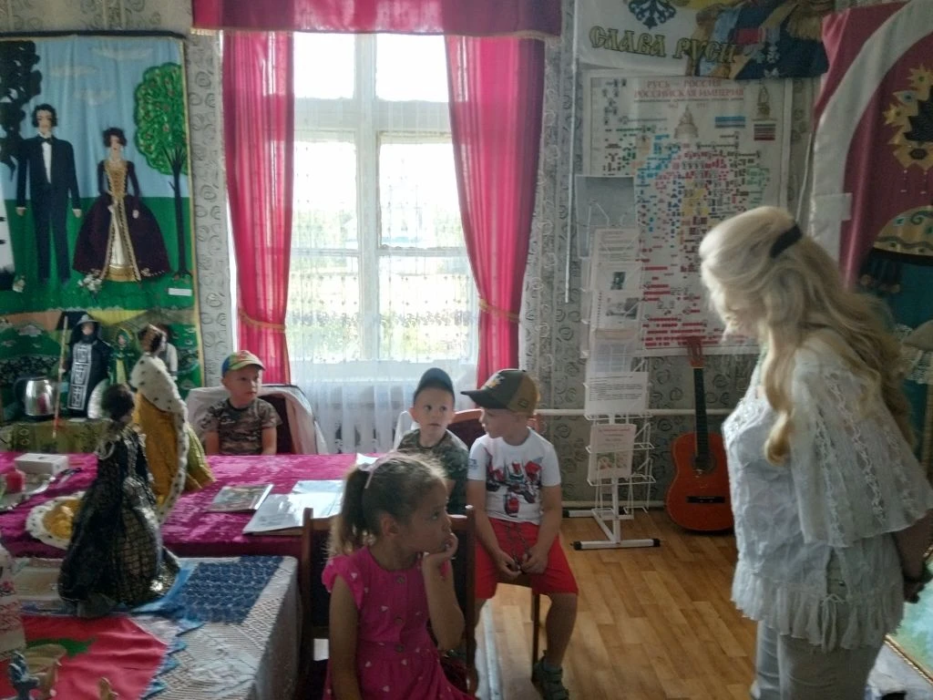Экскурсия дошкольников  в Дом народных  ремесел

Дошкольный возраст – важный период для развития пре