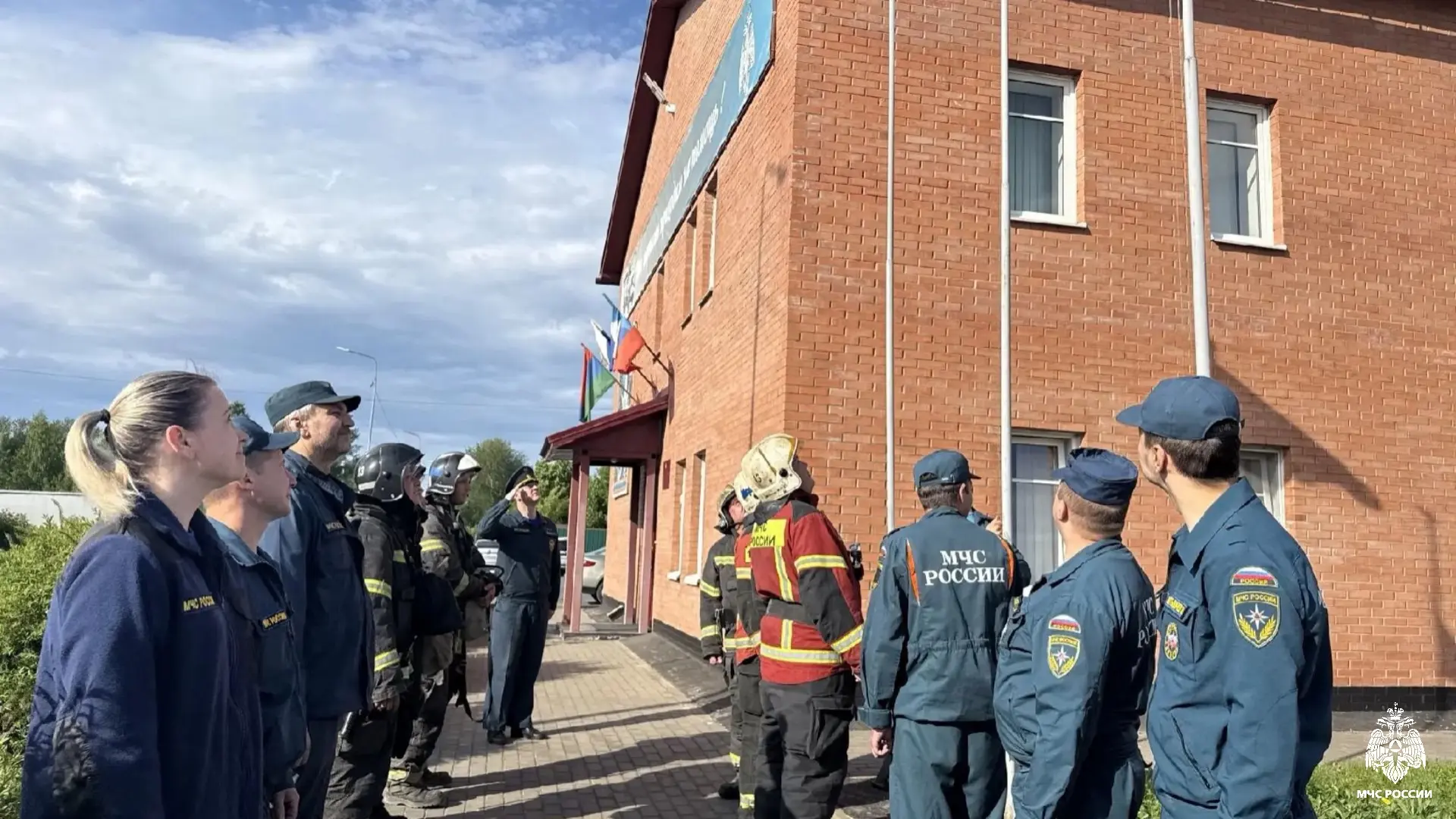 Торжественная смена караулов

🇷🇺 Сегодня во всех частях пожарно-спасательного гарнизона Республики