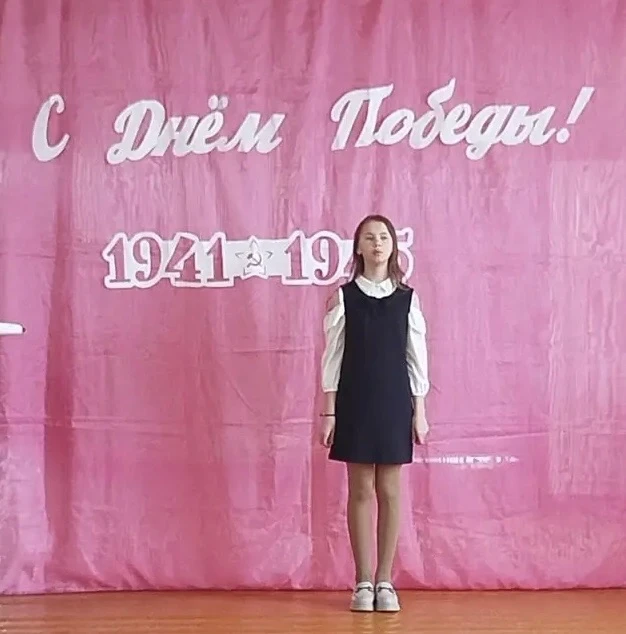 Торжественная линейка, посвящённая Дню Победы