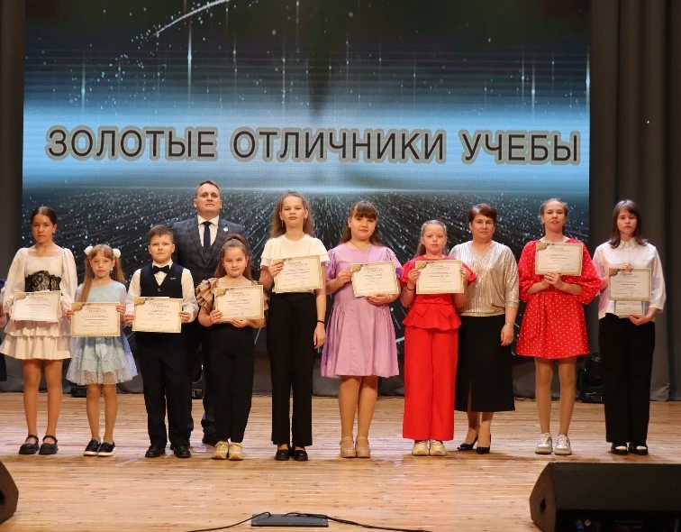 «Юные дарования Земли Нюксенской»! 
Лучшие ученики школ района в минувшую пятницу за успехи и достиж