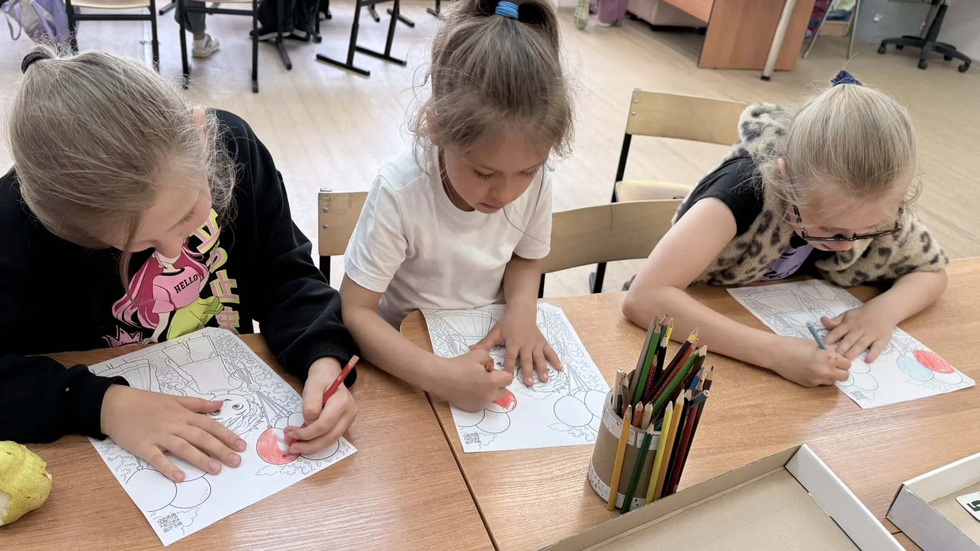 #ДвижениеПервых
#ПервыеУсинск
Окна с любовью к Родине!
В нашем летнем лагере сегодня кипела работа -