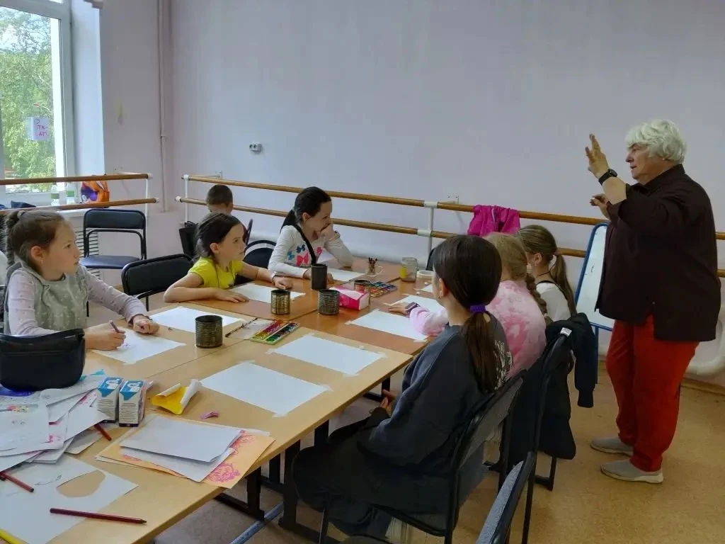 Волшебство техники «восковой резист» в нашем лагере «Мечта»! 🖌️✨

Преподаватель Савчик Татьяна Влад