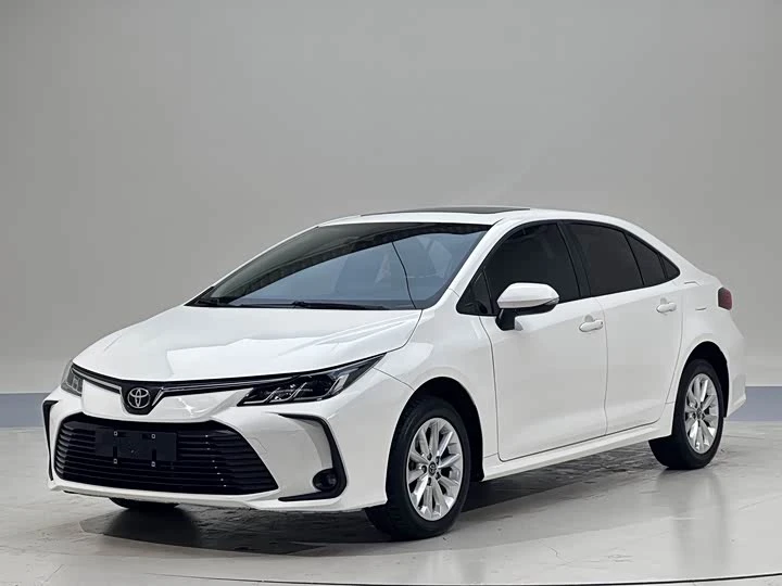 🇨🇳 Toyota Corolla

дата выпуска - 2023
Бензин
Передний привод 
Объем двигателя - 1.2Т 116 лс
Пробе