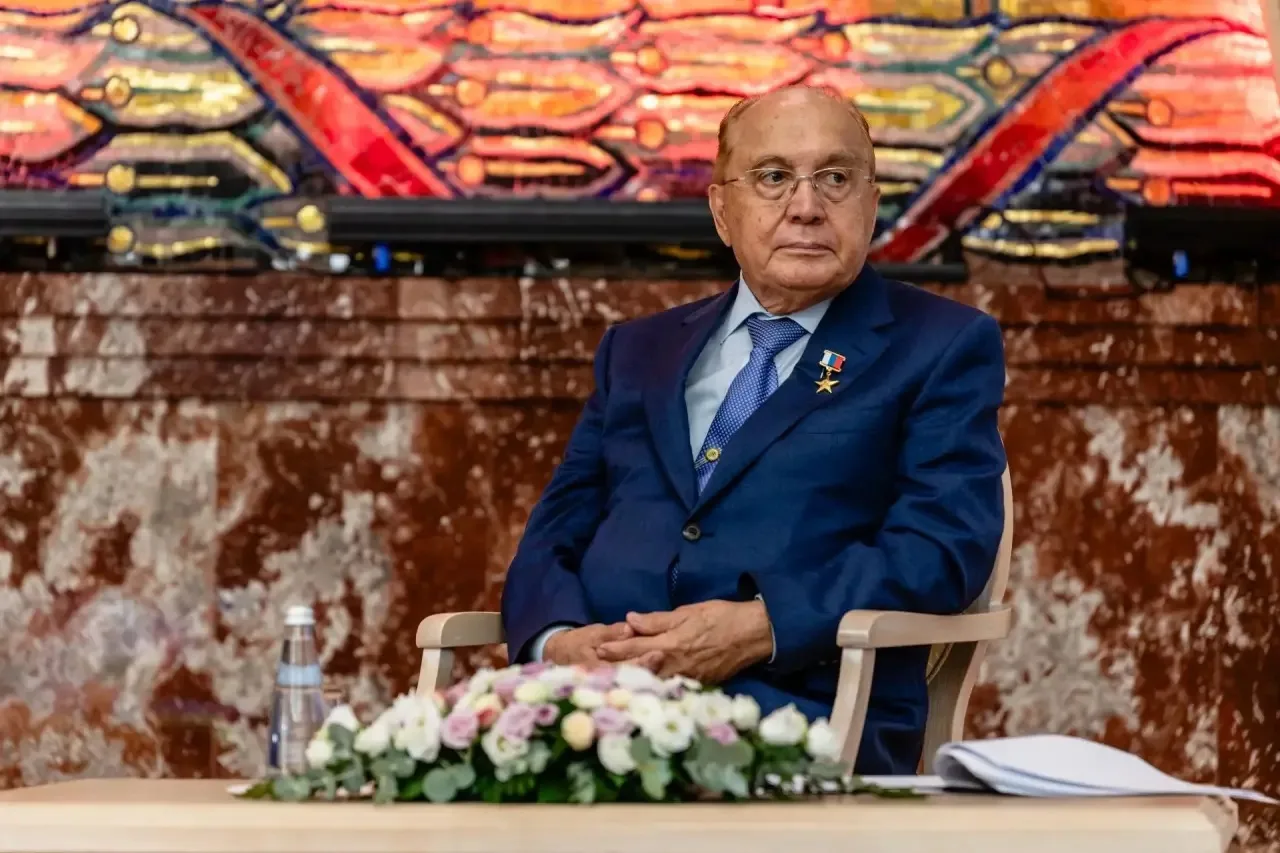 Ректор Московского университета – лауреат Государственной премии РФ 
#новости_мгу

Коллектив МГУ поз
