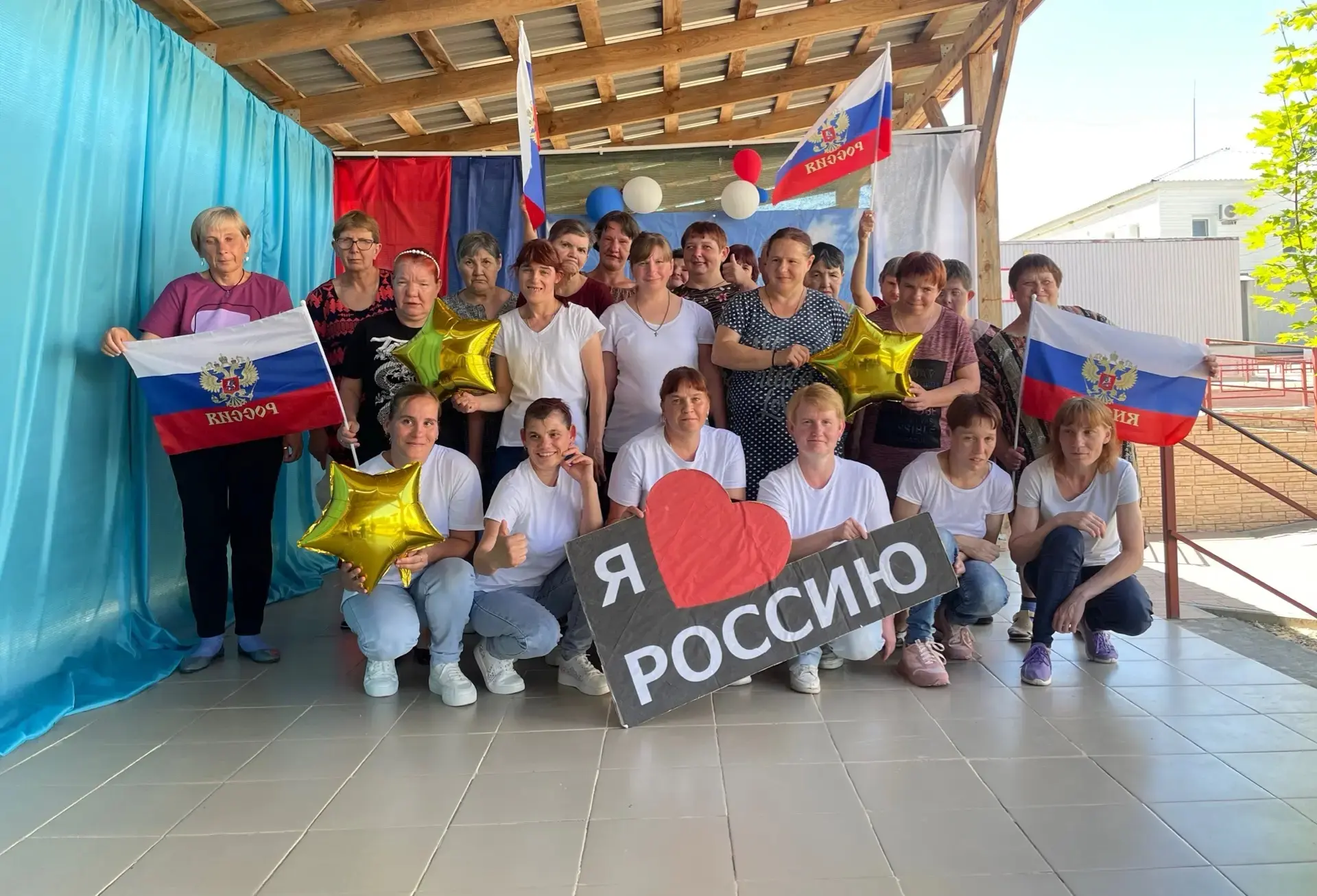 12 июня в День России для получателей социальных услуг «Нижнечирского ДСО» состоялся яркий и душевны