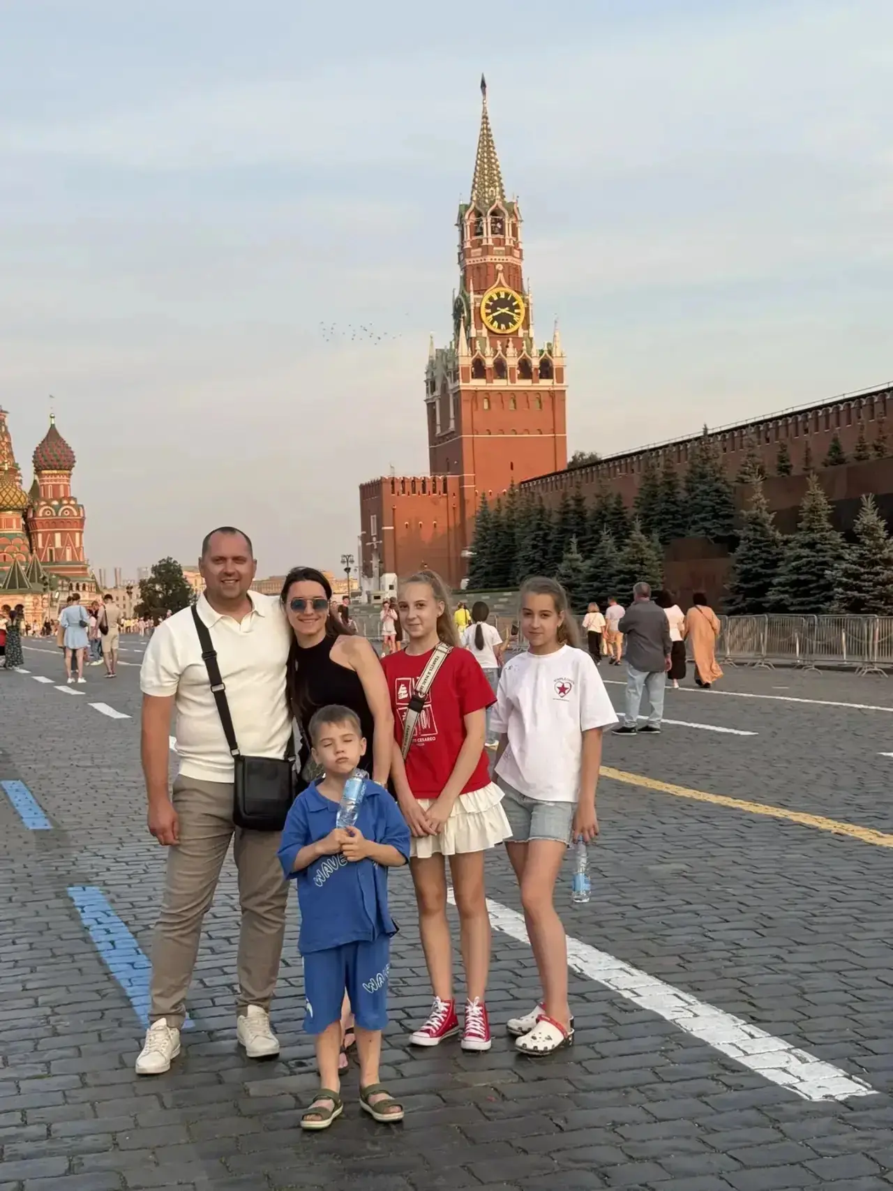 Счастье крупным планом: семья Ивановых 💫

Знакомьтесь — наши герои флешмоба, дружная и активная сем