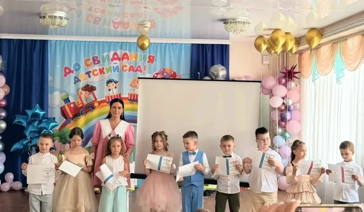 В детском саду № 33 прошёл трогательный и немного грустный праздник — выпускной. 
Позади остались иг