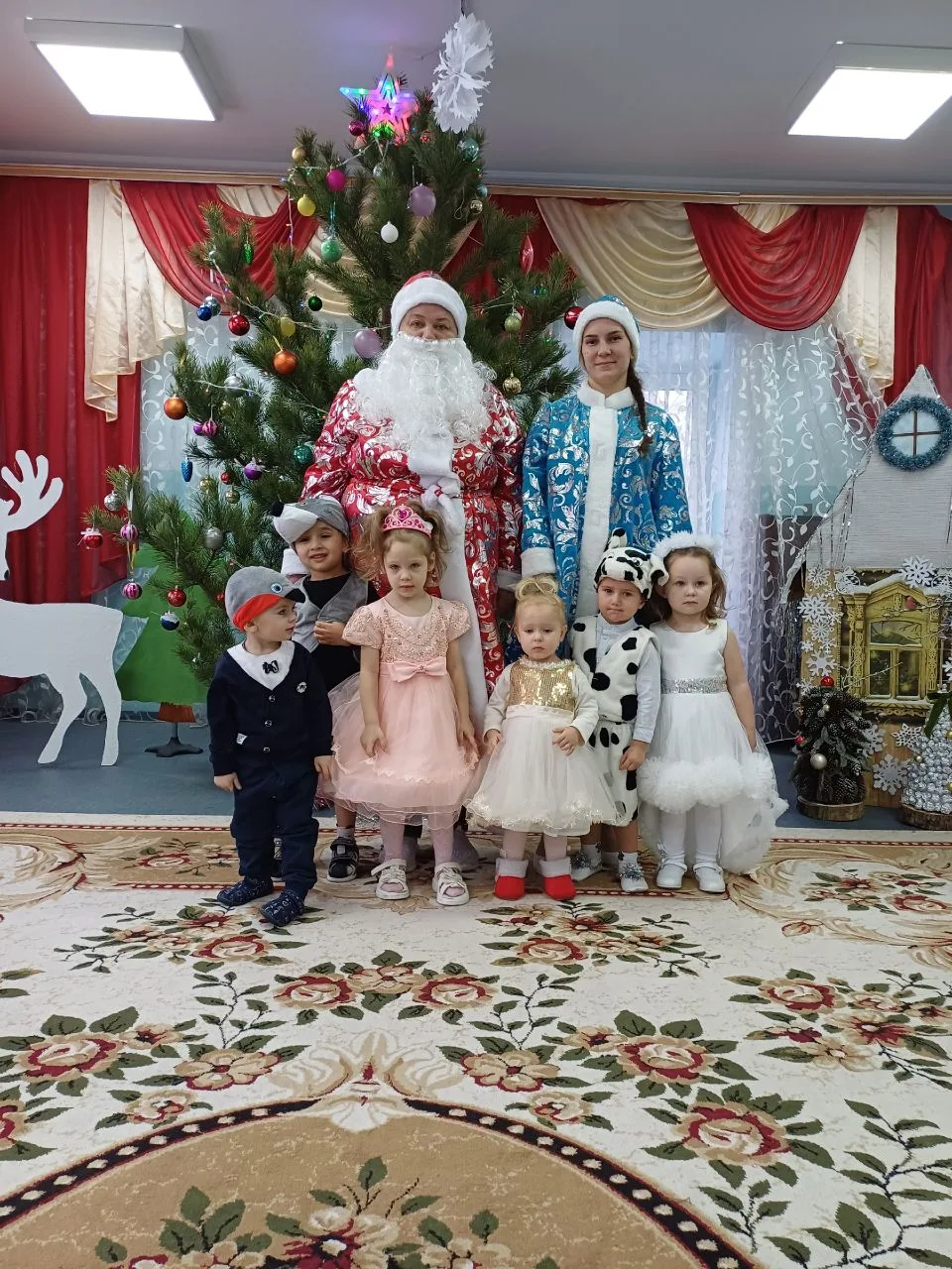 ✨️В младшей группе"СОЛНЫШКО" прошёл Новогодний утренник "Новый год спешит к нам в гости".
🎀Красивый