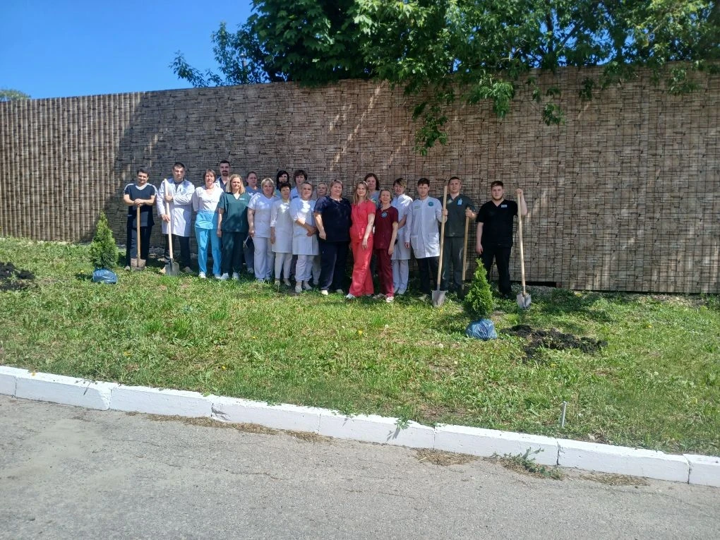 Сотрудники ГБУЗ ОПБ им. К.Р. Евграфова провели работы по озеленению территории.

В рамках мероприяти