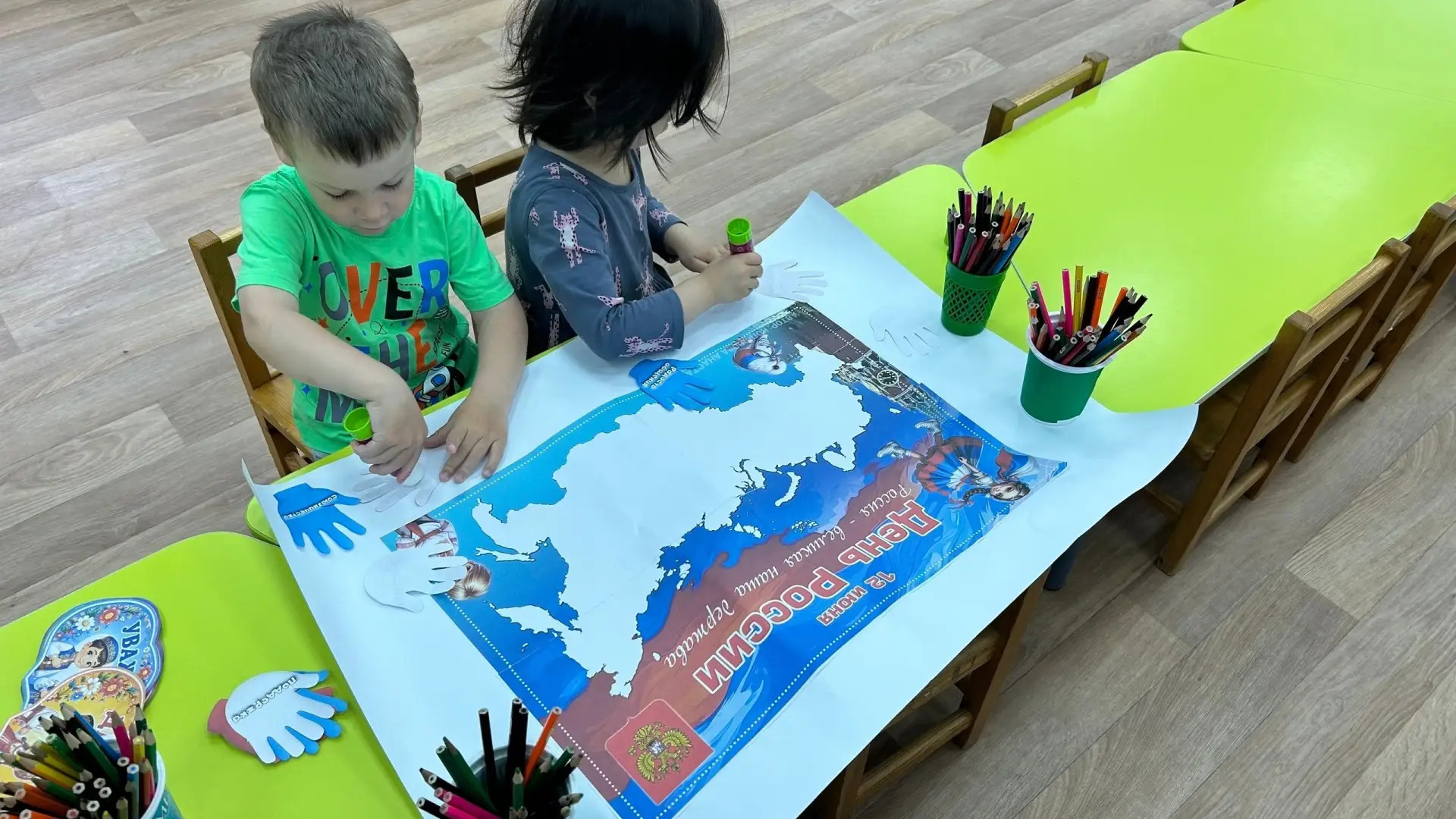 🇷🇺Подготовка к празднику День России! 

В преддверии Дня России ребята группы № 3 создали замечате