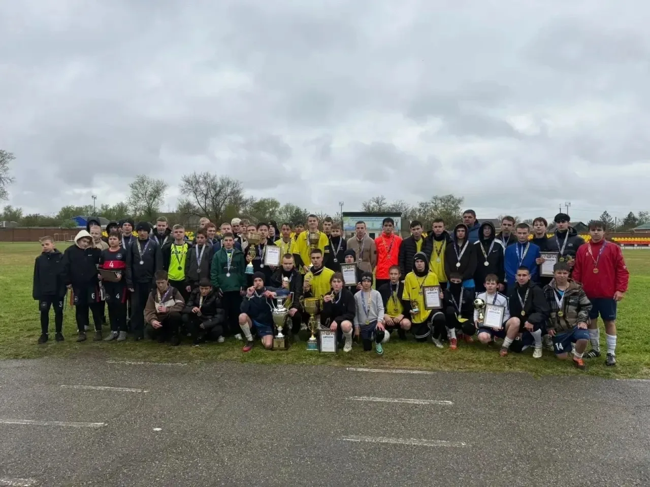 ⚽ Наши — лучшие! Гордость за село Благодатное!

2 мая на полях Апанасенковского района (с. Дивное) п