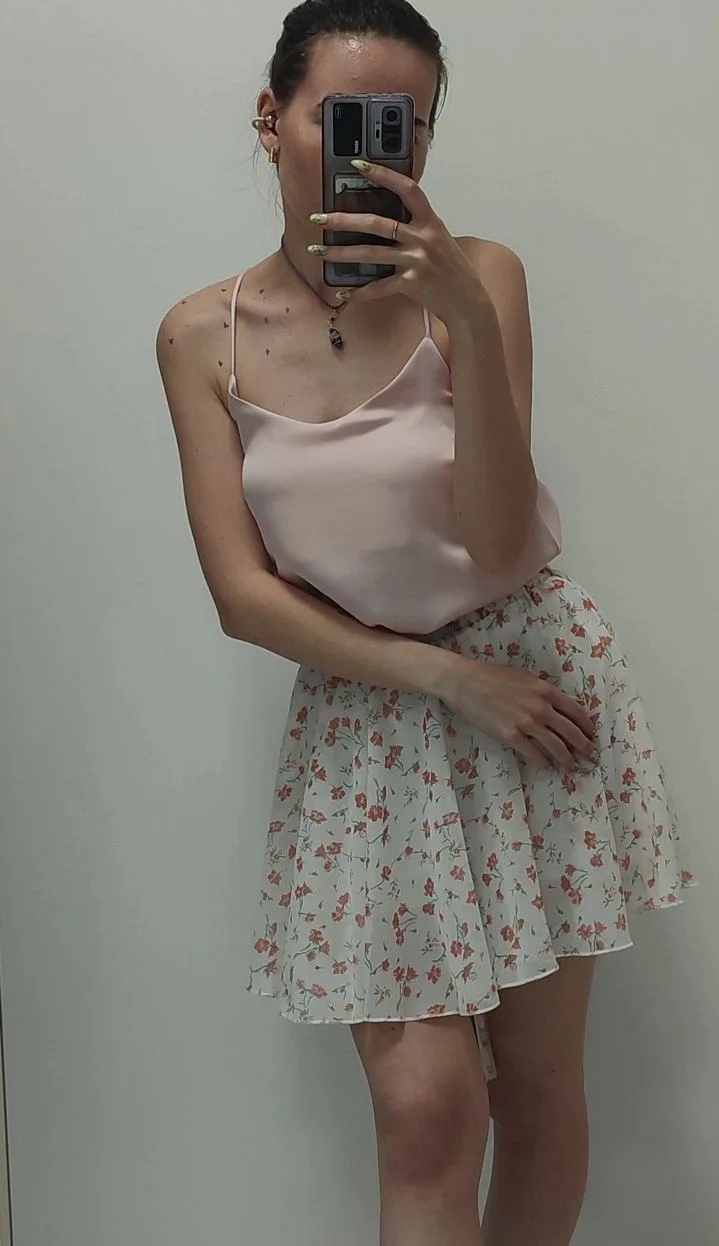 🌸 Нежность и абсолютный комфорт

Идеальное комбо для свиданий и прогулок. 

Топ на бретелях и легка