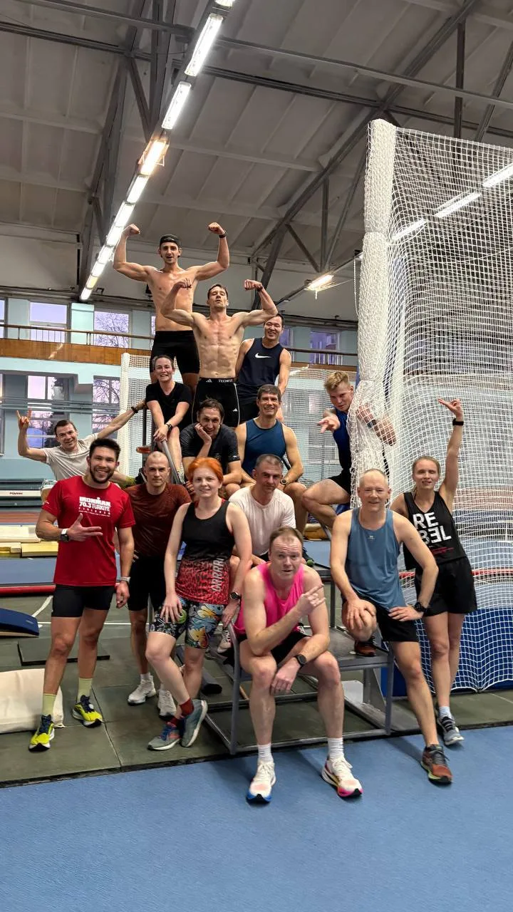 Обычные утренние страдания в манеже 😅… ой, точнее
тренировки 🏃🏻‍♂️🤣