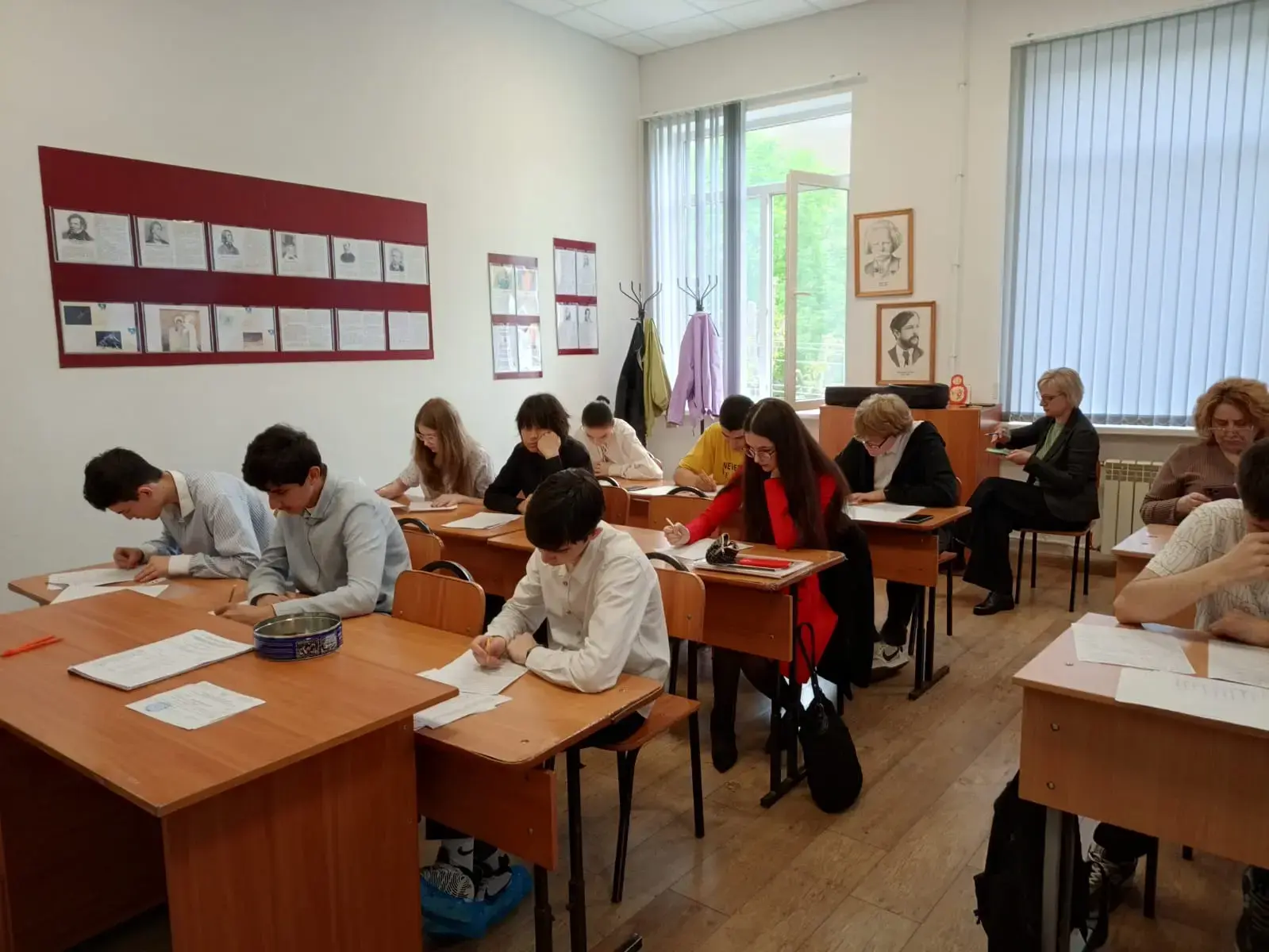 Начались экзамены у наших выпускников. Всегда особенно интересно проходит итоговая аттестация по пре