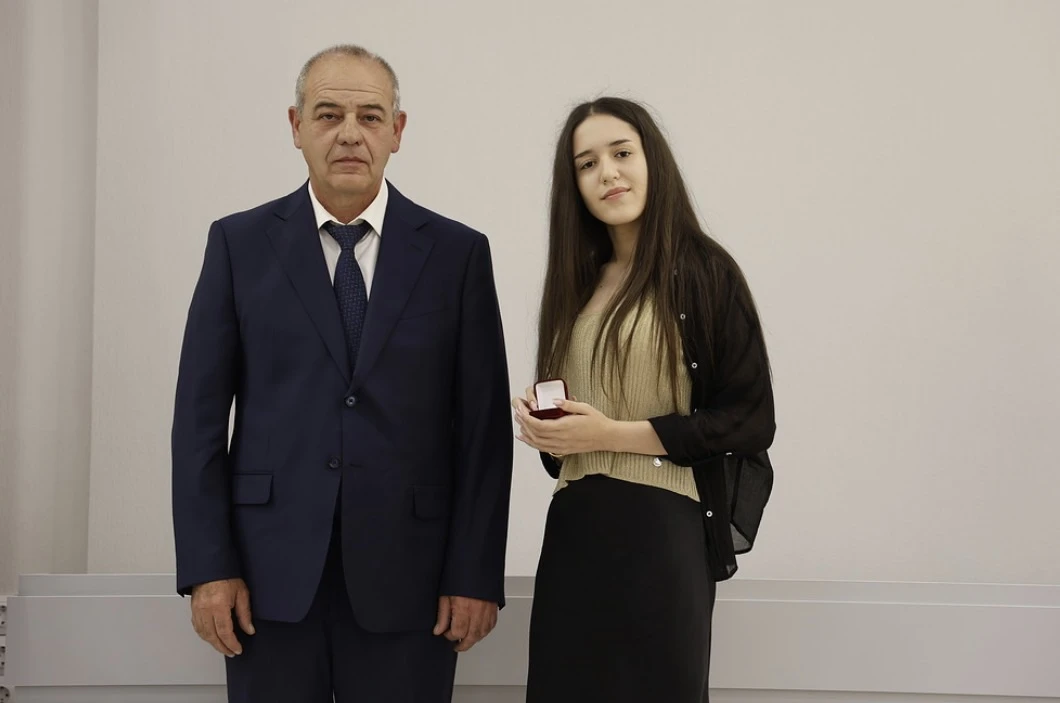 🎉 А вот и наши медалисты 2026 года — гордость Чалтырской средней школы № 1! 🎉

Золотая медаль — вы