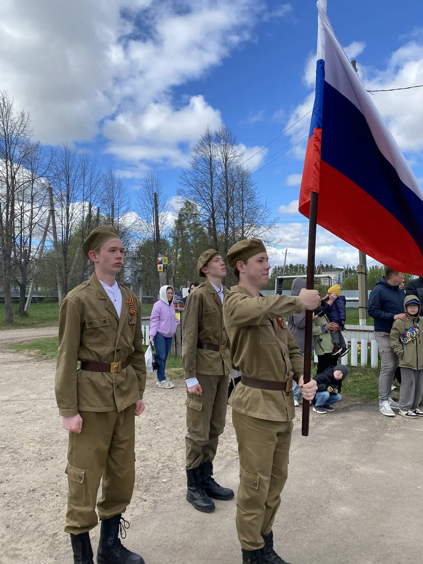 В честь великого праздника Победы на нашем торжественном мероприятии прошел впечатляющий парад юнарм
