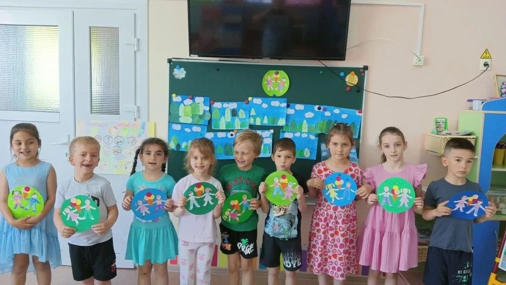 В первый день лета, когда отмечается Международный день защиты детей, ребята из старшей группы «Дожд