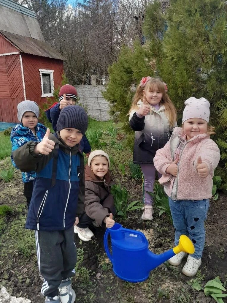 В нашем детском саду царила настоящая весенняя суета! Экологическая акция  «Посади дерево»🌳
Наши ма