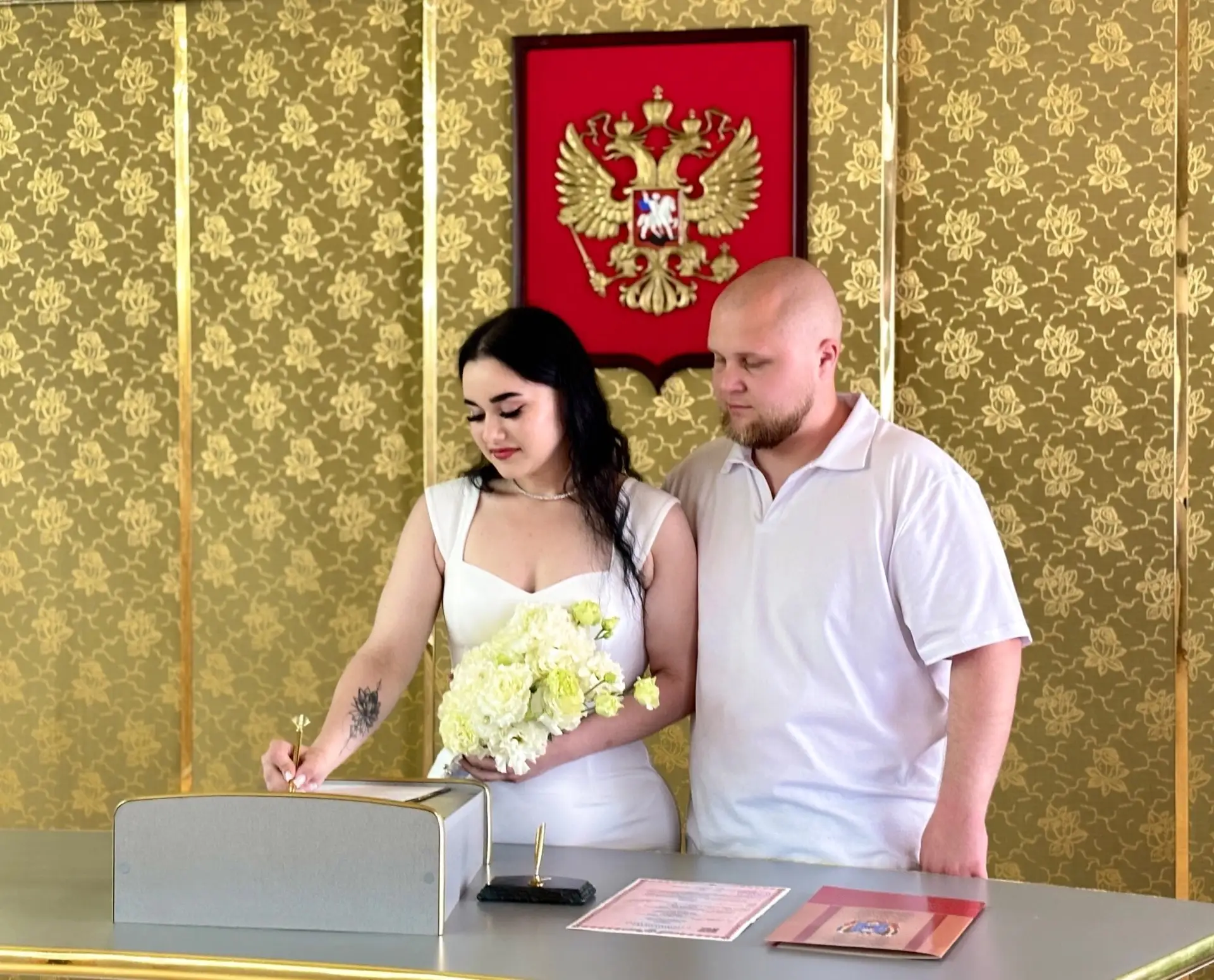 💍Брак, заключённый в июне, традиционно называют «медовым». 

 По народным приметам, июньские пары в