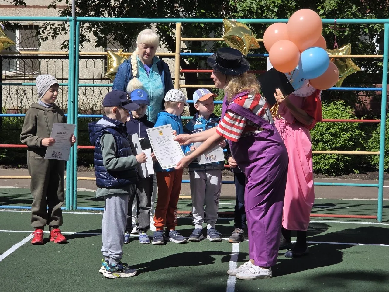 🎈С Днем защиты детей! 👨‍👩‍👧‍👦

Лето — это маленькая жизнь☀️, а 1 июня — её самый долгожданный с
