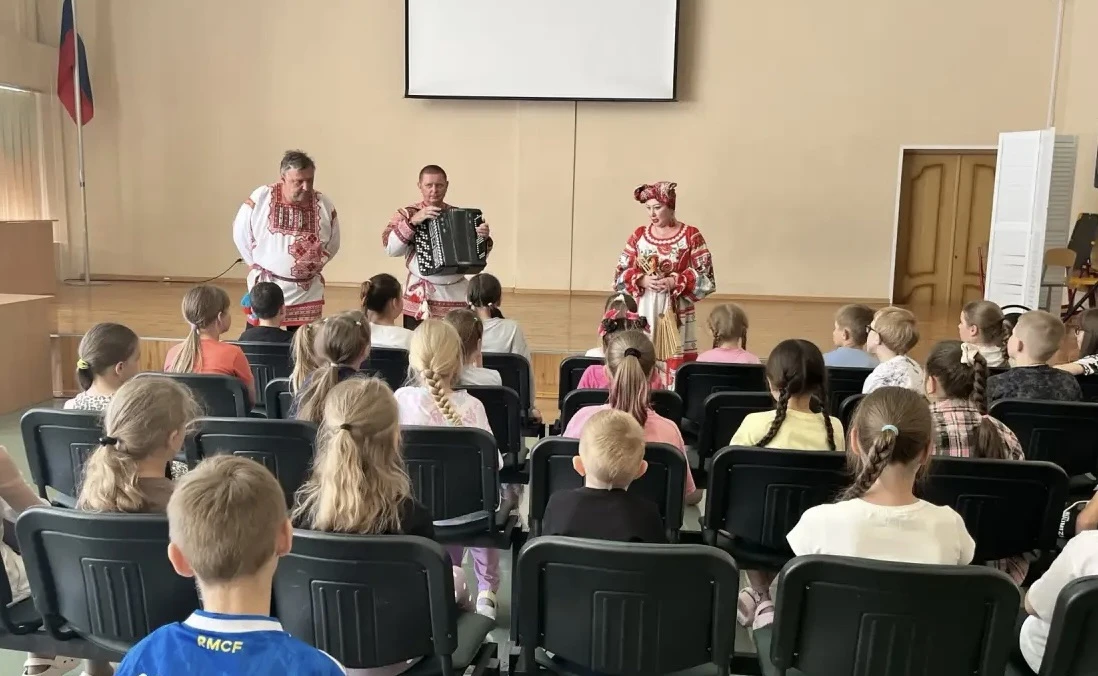 В рамках межведомственного проекта «Культура для школьников» солистами ансамбля народной песни «Слав