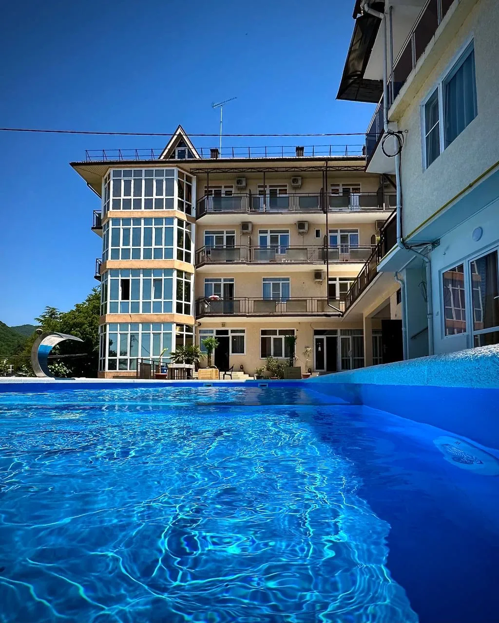 🏠 Сдаю номера в гостевом доме 👨‍👩‍👧‍👦

☎️ Забронировать +7-995-110-69-69

🏖 100 метров до моря