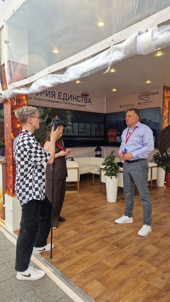 Коротко про второй день "Путешествуй"...

Было не менее жарко во всех смыслах.

Но всё равно #мылюби