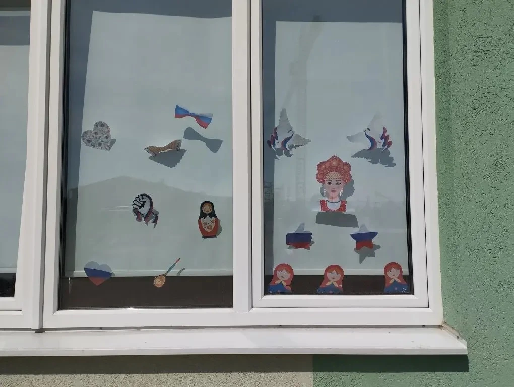 🪟 АКЦИЯ «ОКНА РОССИИ» В ЛАГЕРЕ «ЛЕТО В СТИЛЕ ЭКО»🤍💙❤️

Наши ребята приняли участие во Всероссийск