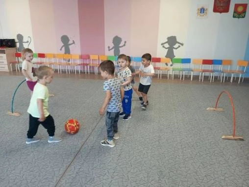 Футбол —  популярный вид спорта во всём мире!


Мы с ребятами решили отметить этот замечательный пра
