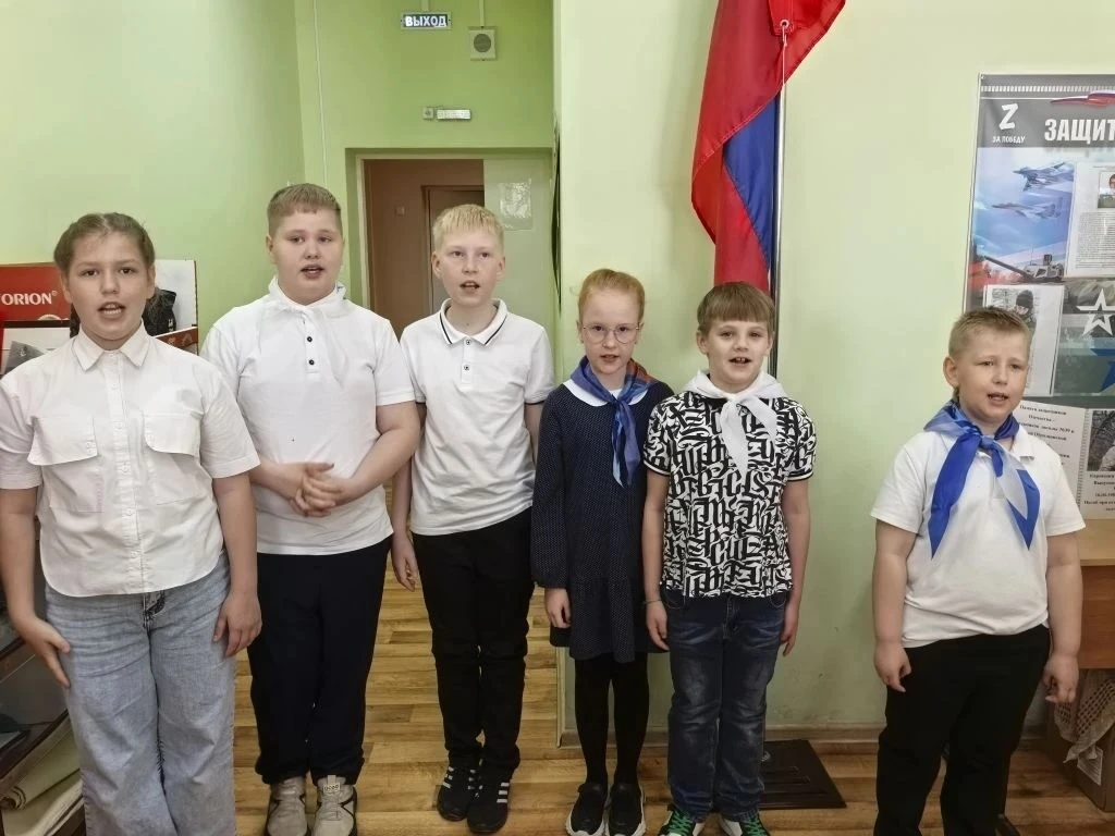 ✅Утро понедельника 18 мая в начальных классах ГБОУ ООШ 39 началось с торжественной линейки, церемони