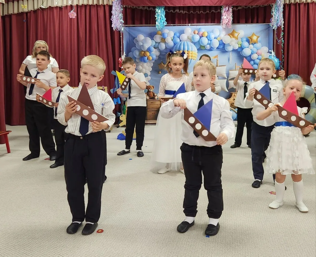💫Выпускной утренник в детском саду! 💫
 💫Группа "Фиксики"

👫С лёгкой грустью и трепетным волнение