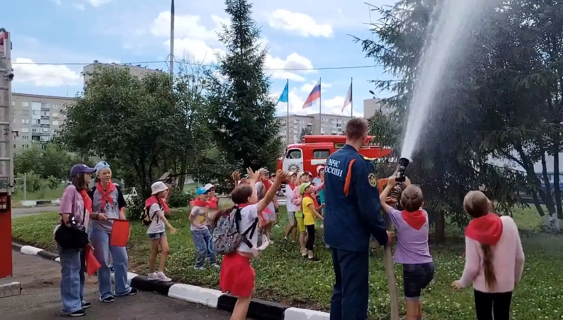 🧑‍🚒Сегодня ребята нашего лагеря посетили ПСЧ#19 с экскурсией. Сборы на скорость, учебная тревога, 