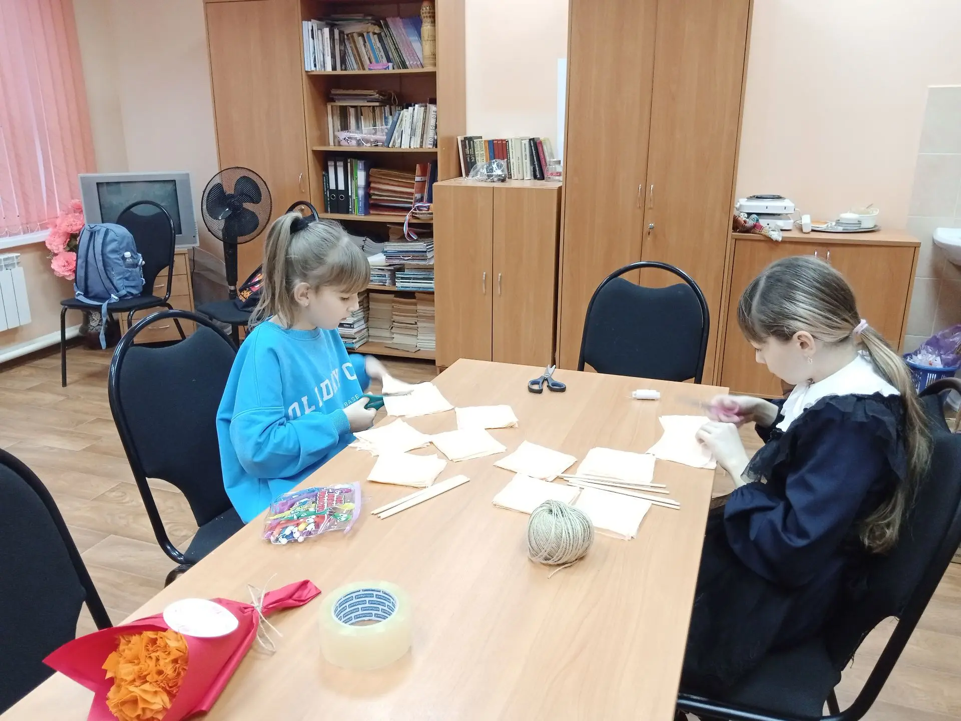 🎉В преддверии праздника Дня матери дети из кружка «Оч.умелые ручки» подготовили для своих мам особе