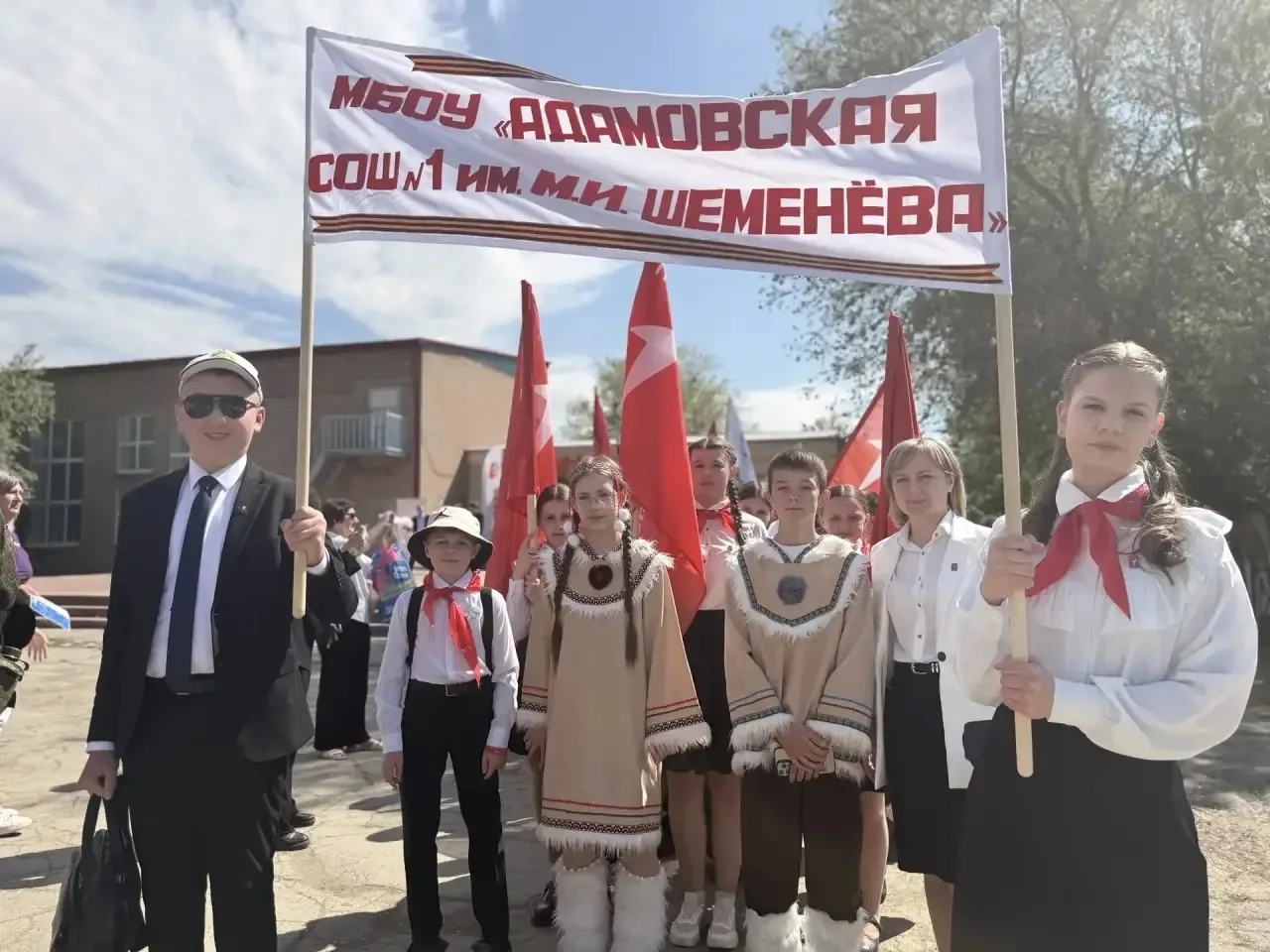 🎉 С Днём детских общественных организаций!

Сегодня делегация нашей школы — активисты первичного от