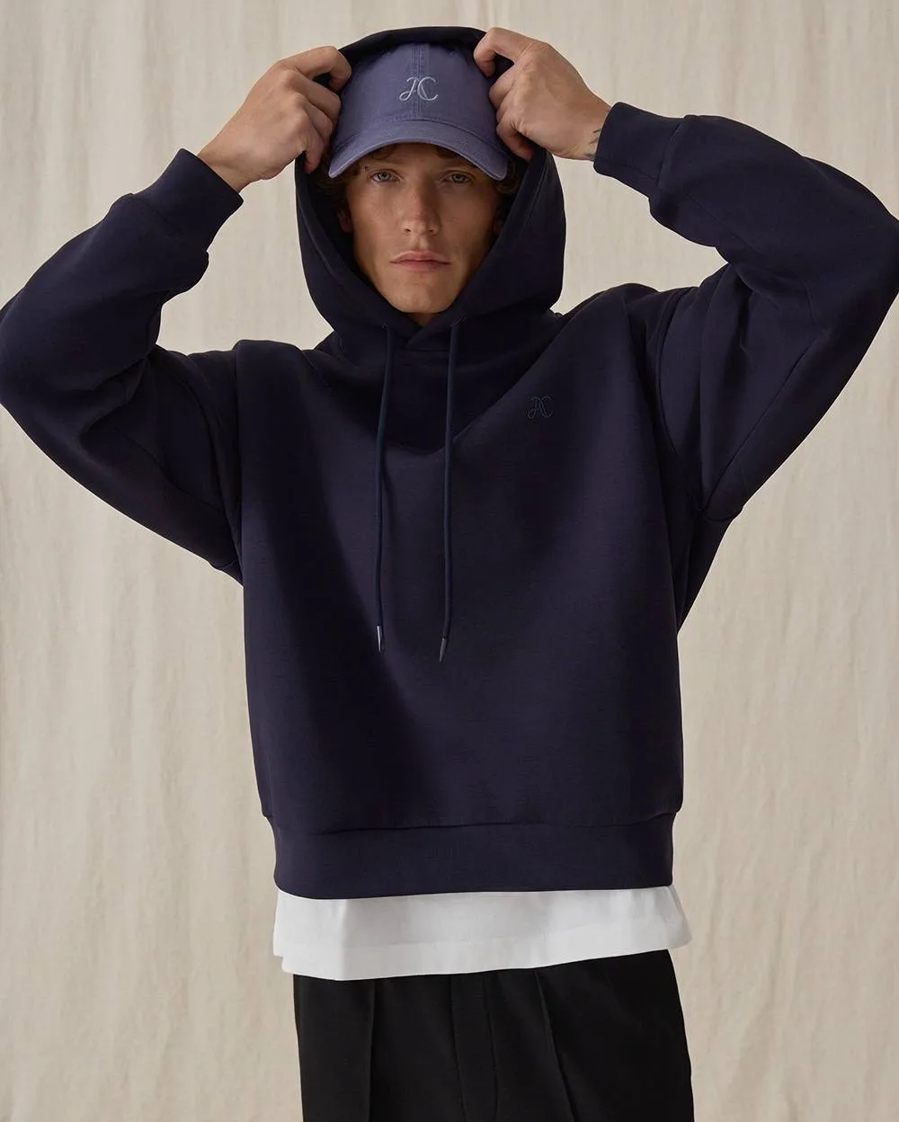 В нашей коллекции представлены unisex модели бейсболок из 100% хлопка в разных оттенках — от спокойн
