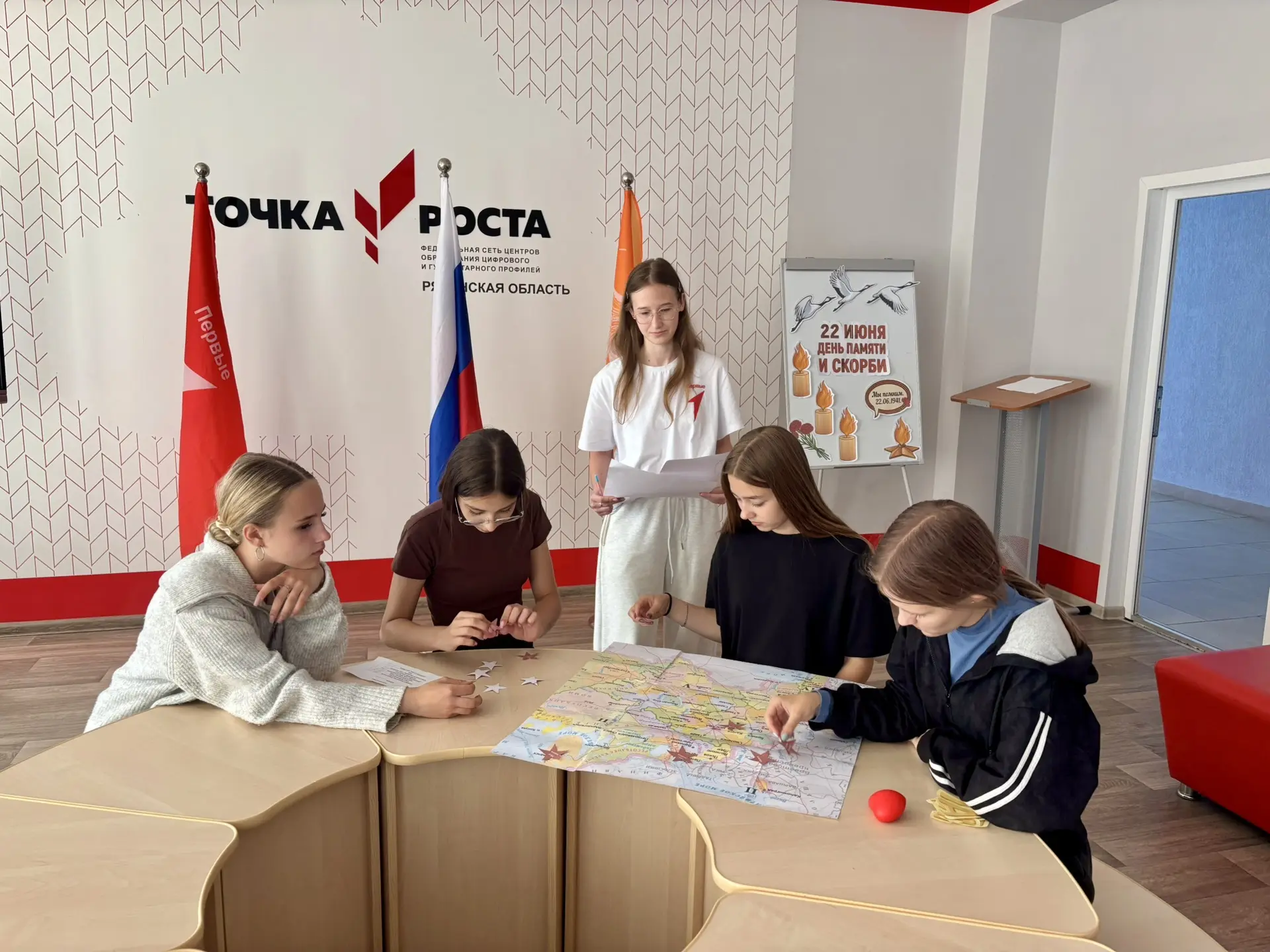 ✔️«День Первых» в лагере труда и отдыха: квест и творческая мастерская.

В завершение лагерной смены