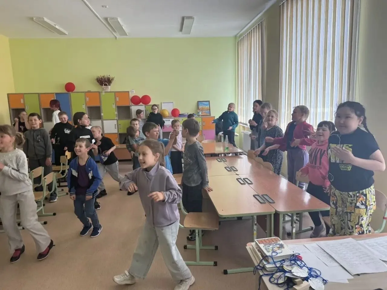 В «Лидере» день музыки: от квизов до зажигательной дискотеки
 
В нашем лагере дневного пребывания ца