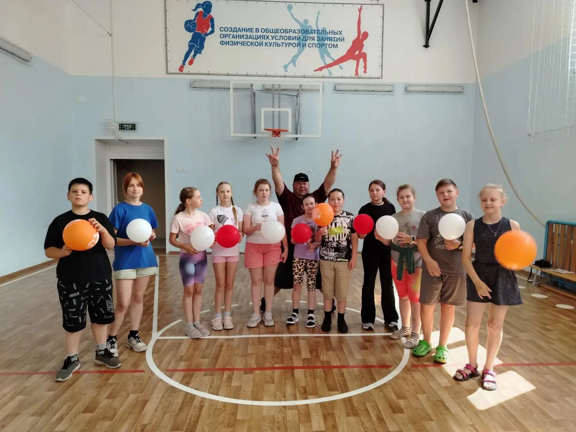 Дворовые игры в пришкольном лагере: Празднование Дня молодежи!
 
В нашем пришкольном лагере, в рамка