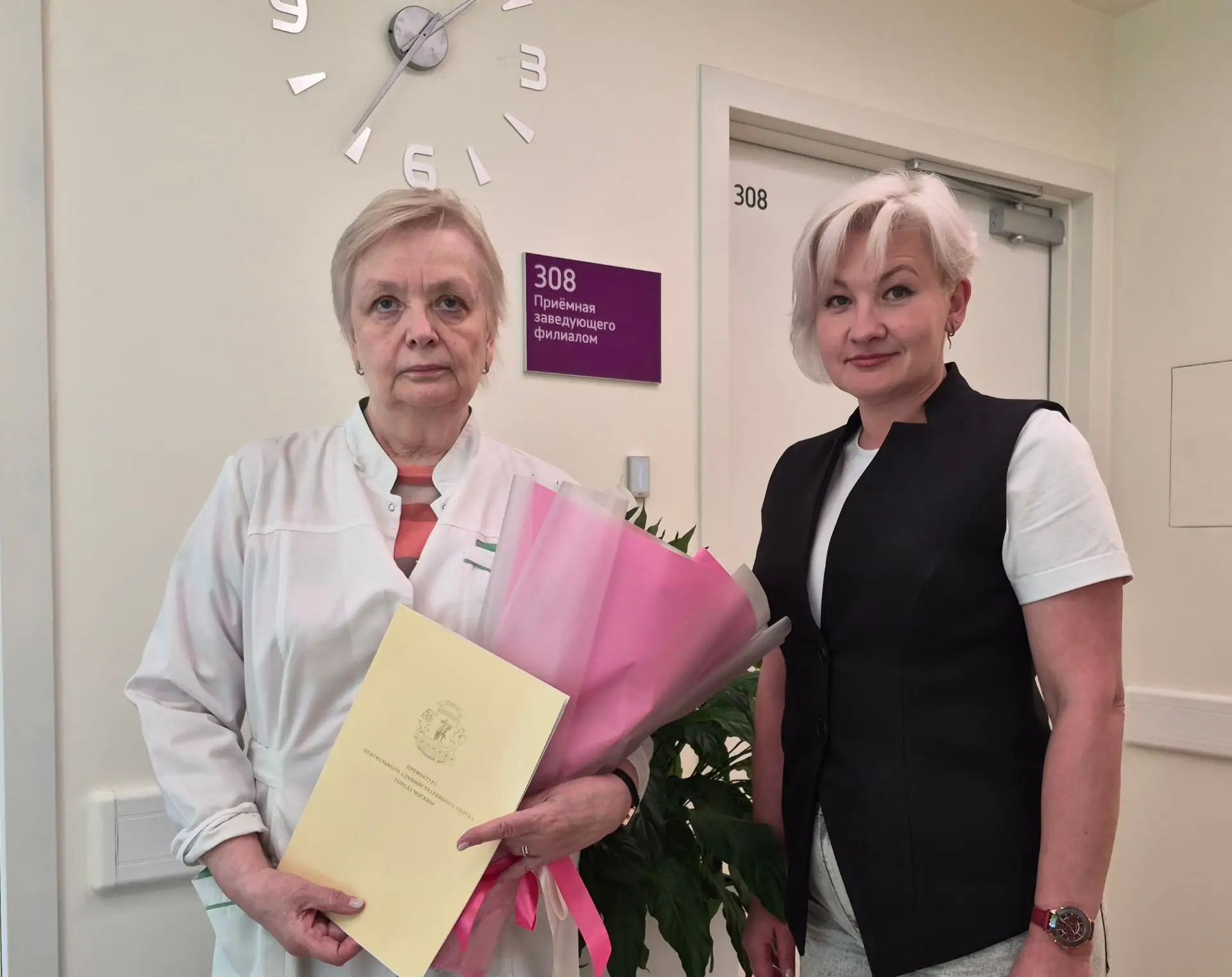 🏥 В преддверии Дня медицинского работника управа Мещанского района поздравила сотрудников Детской г