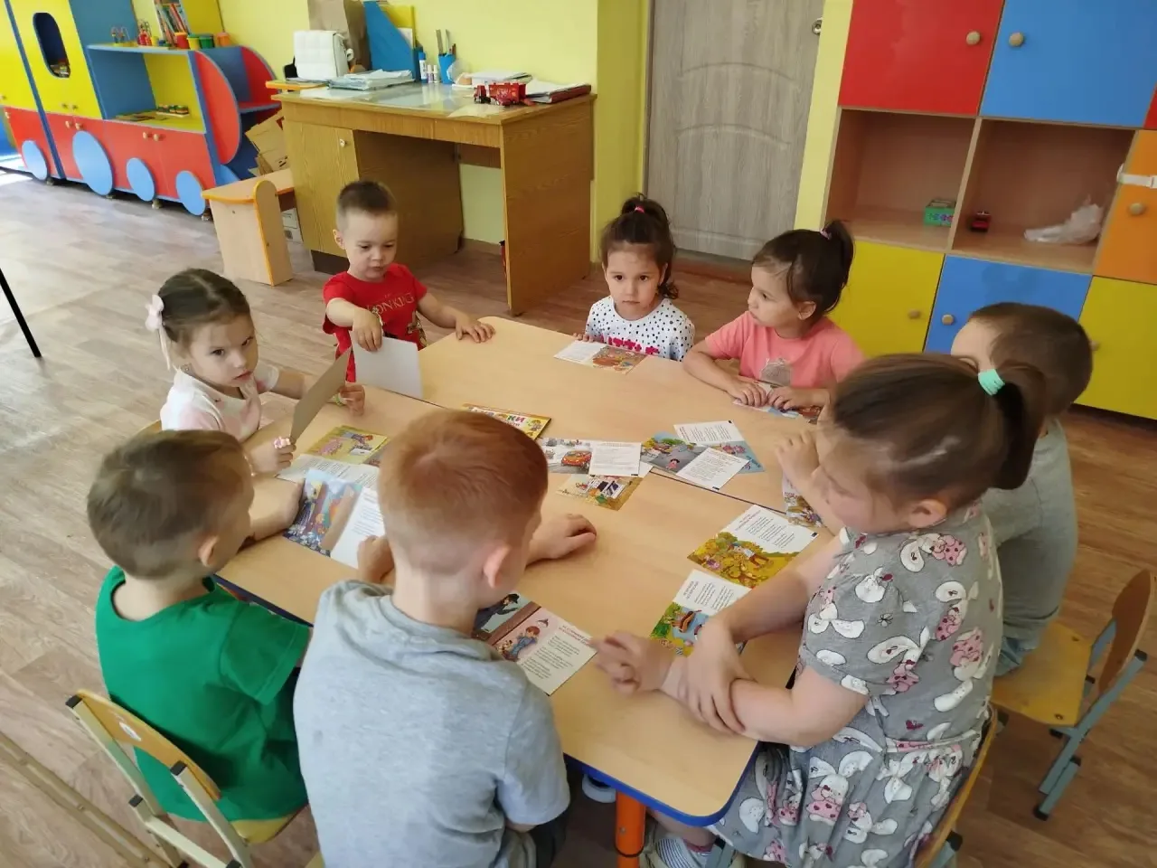 Неделя правовой помощи в ДОУ продолжается и Маленькие люди с Большими правами приняли участие в наст