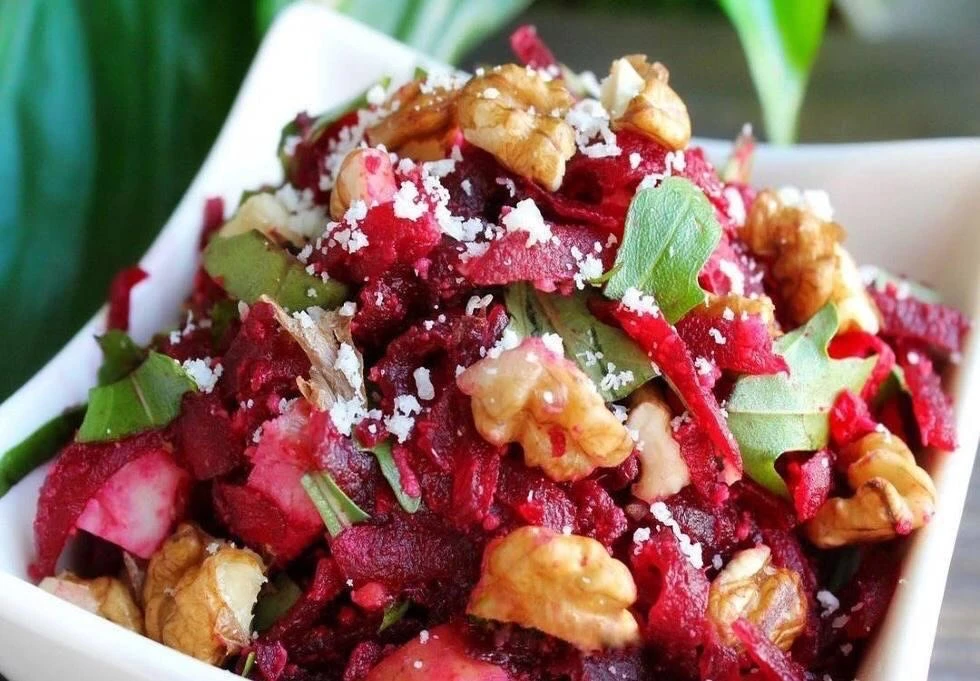 🥗 Салат-бомба со свеклой, курицей и орехами❤️‍🔥

КБЖУ на 100 грамм: 99.84/8.92/4.02/6.47

📋Ингред