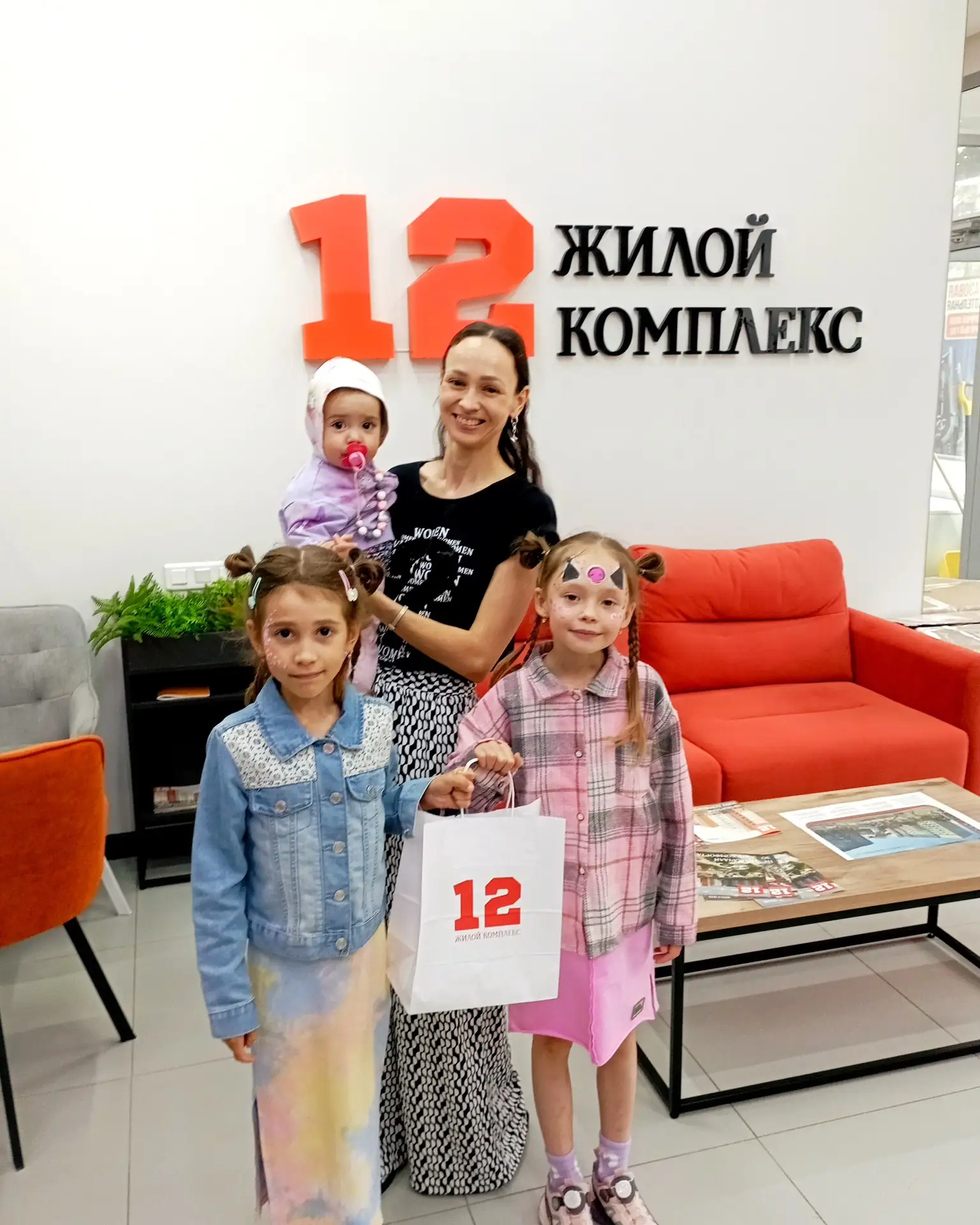 Трое победителей конкурса ко Дню защиты детей уже забрали свои призы в нашем офисе 🎉

Были рады вид