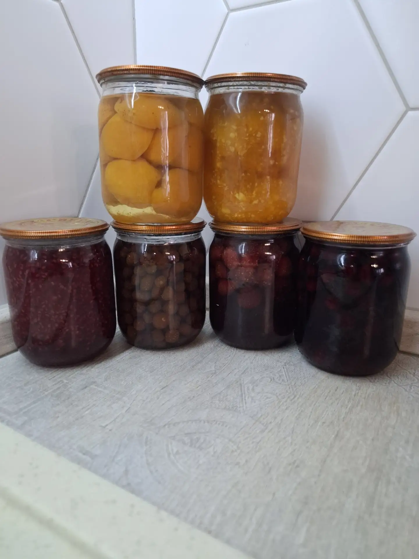Продаю домашние соленья, варенья, компоты.
🥒 Огурчики маринованные с соусом лечо, очень вкусные-1 л