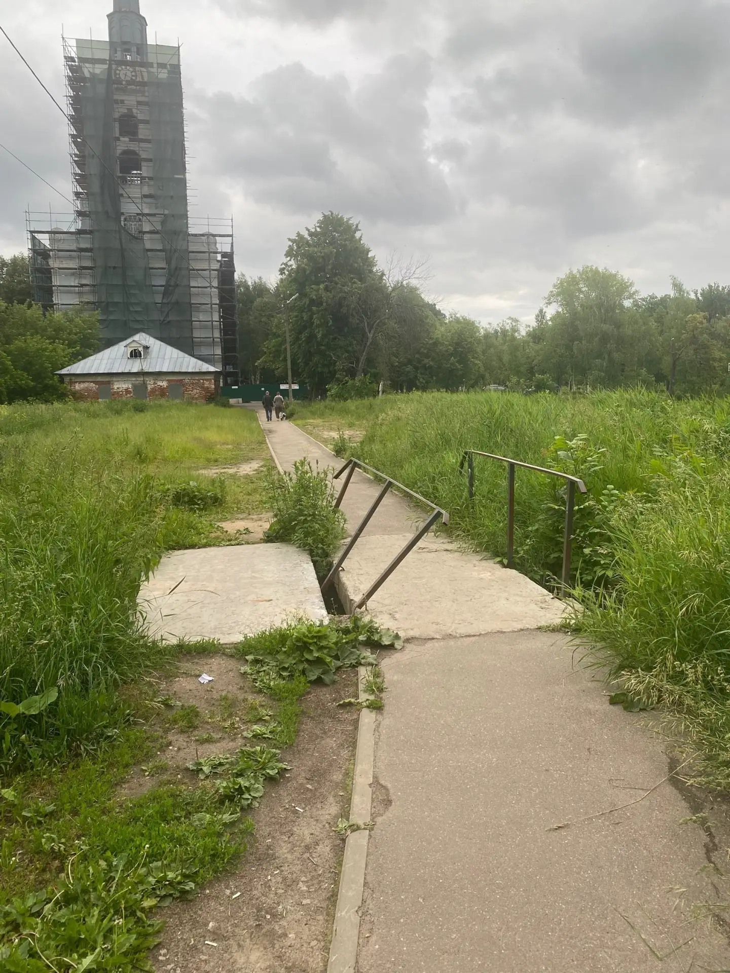 Что в голове у таких людей😡
